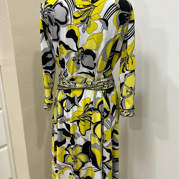 Tahari wrap dress- size 8 - Picture 3 of 5